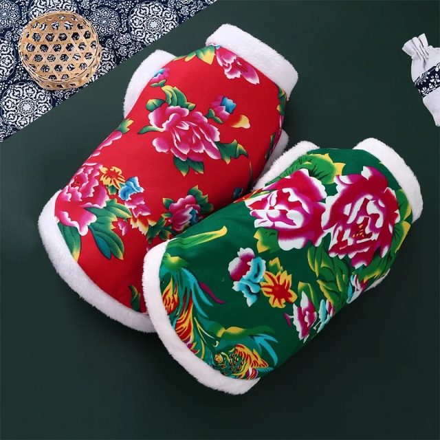 Autumn Winter Pet New Year Clothes Cat's Festive Cartoon Chinese & Western Style Hoodie with Big Flower Cotton & Fleece Lined